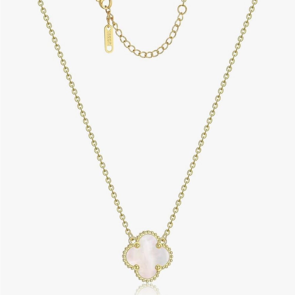 18K Gold Clover Pendant Necklace Mother of Pearl Lucky Charm Van Cleef Style